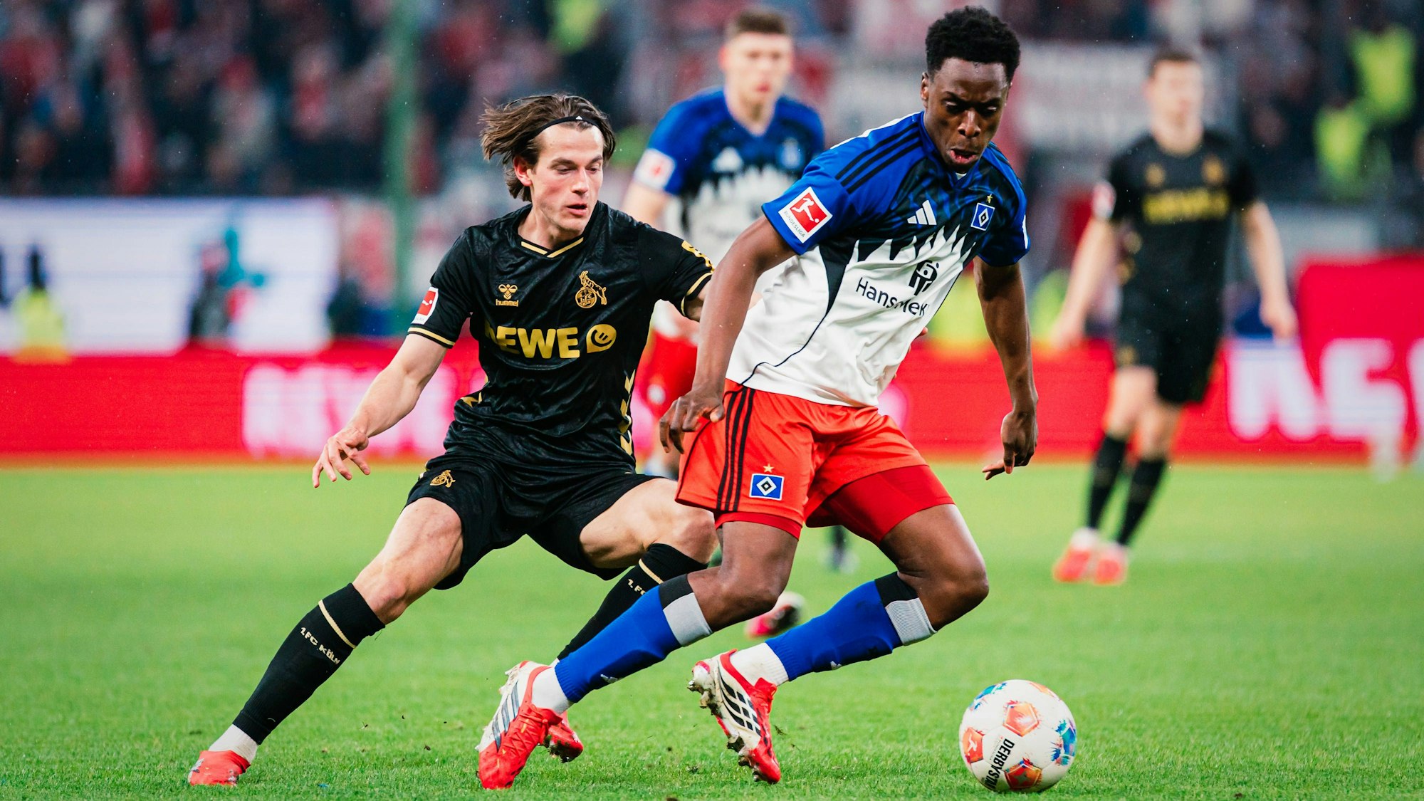 Jakub Kaminski war auch in Hamburg der wichtigste Mann in der Kölner Offensive – und auch gegen den Ball arbeitete der Pole hart.