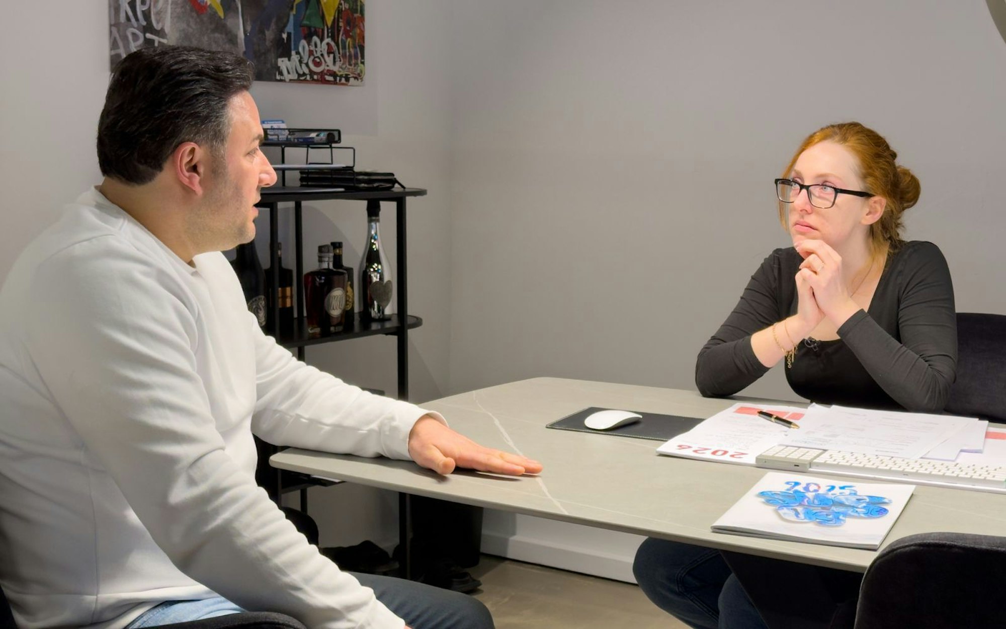 Ein neues Medikament macht Lena Hoffnung, dass sie ein Jobangebot annehmen kann: „Ich habe richtig viel Bock auf arbeiten!“ (Bild: ZDF/Leonie Litschko)