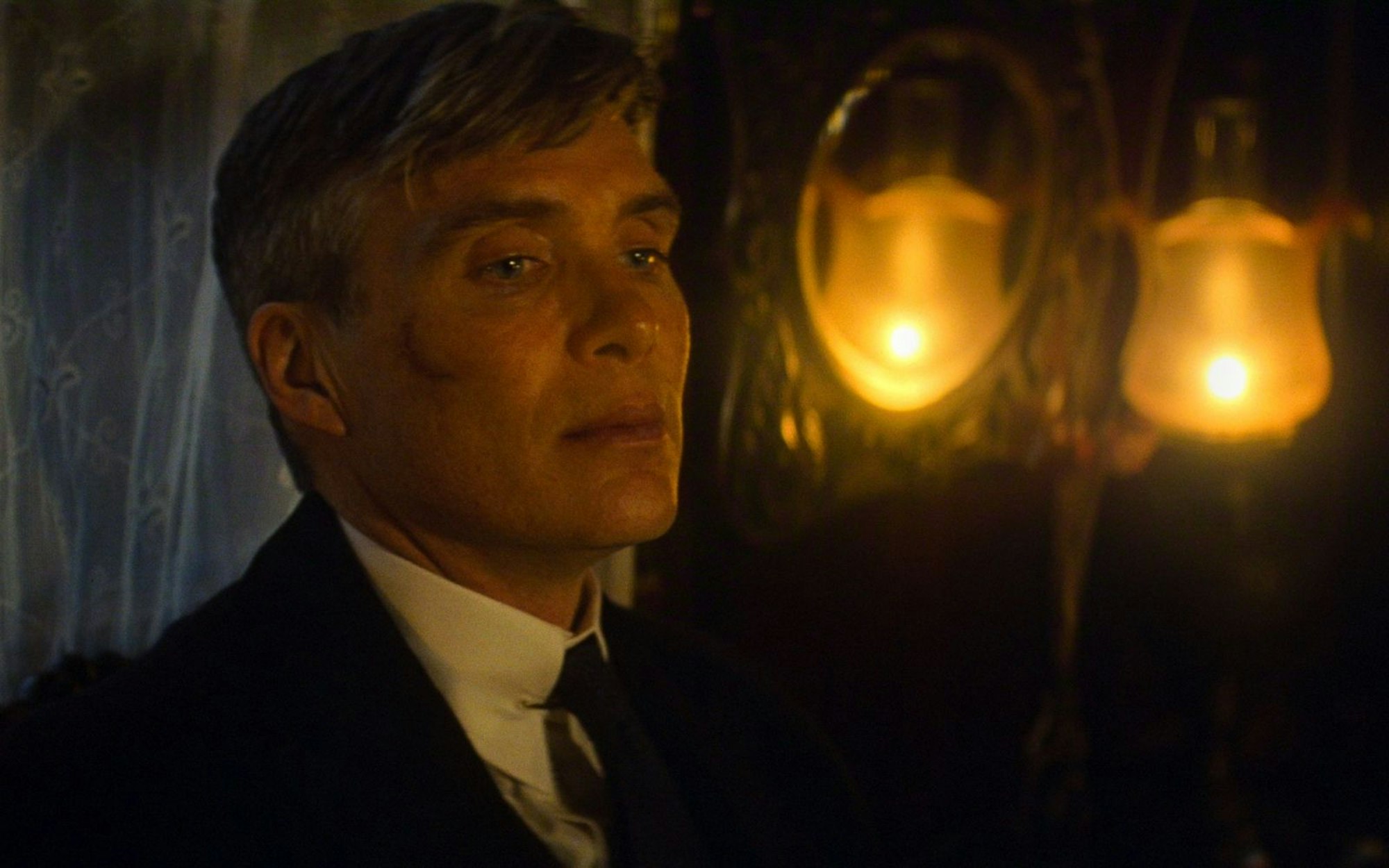Willkommen zurück, Tommy Shelby: Im Jahr 1940 und inmitten der Kriegswirren muss sich der von Cillian Murphy verkörperte Gangsterboss in „Peaky Blinders: The Immortal Man“ (Netflix) seinen eigenen Dämonen stellen. (Bild: Netflix)