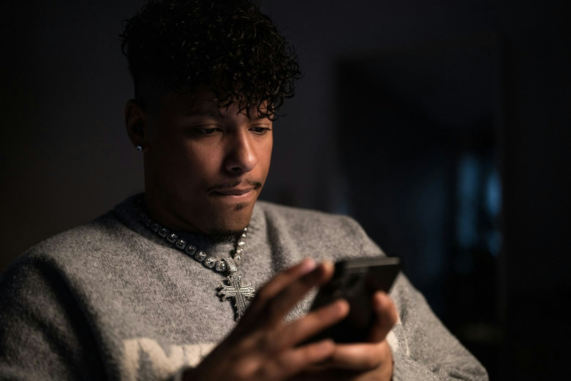 Kevin Plath wurde unter anderem dank Reality-TV-Formaten und als Influencer bekannt. Immer wieder steht er im Zentrum von Online-Hass. (Bild: ZDF / Jürgen Todt)