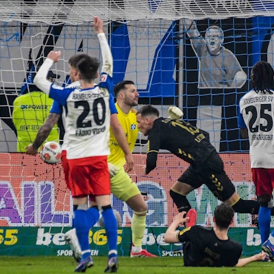 Said El Mala hat nach einem Eckball per Kopf getroffen, HSV-Keeper Heuer Fernandes hatte keine Chance.