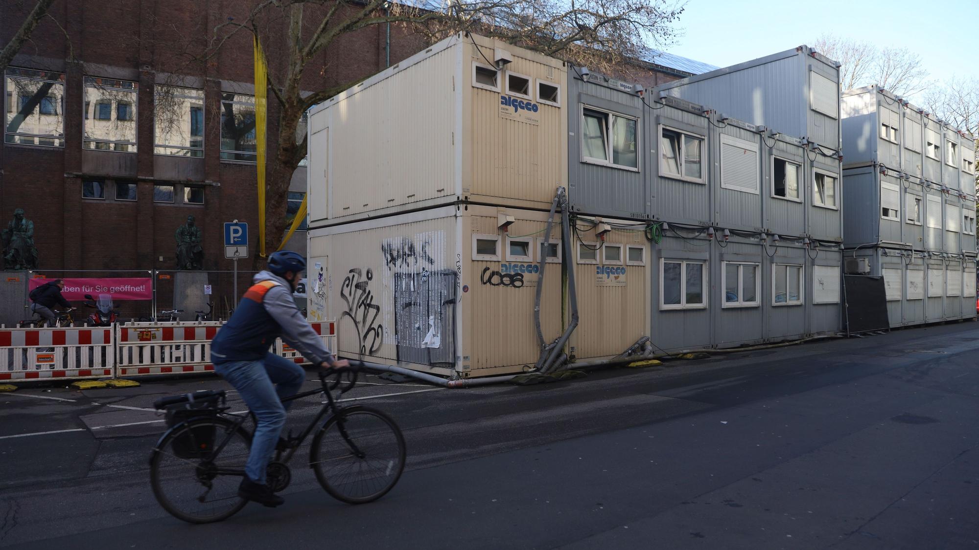 Die Container am MAKK sollen laut Stadt bald verschwinden.