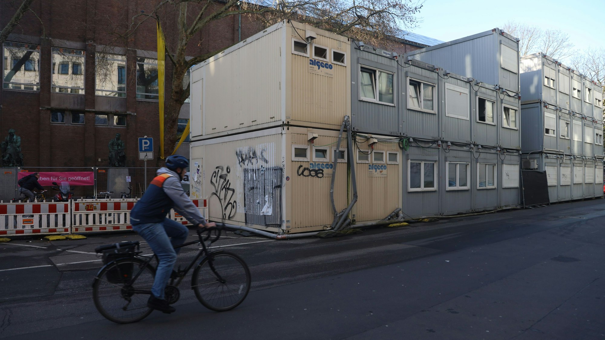 Die Container am MAKK sollen laut Stadt bald verschwinden.