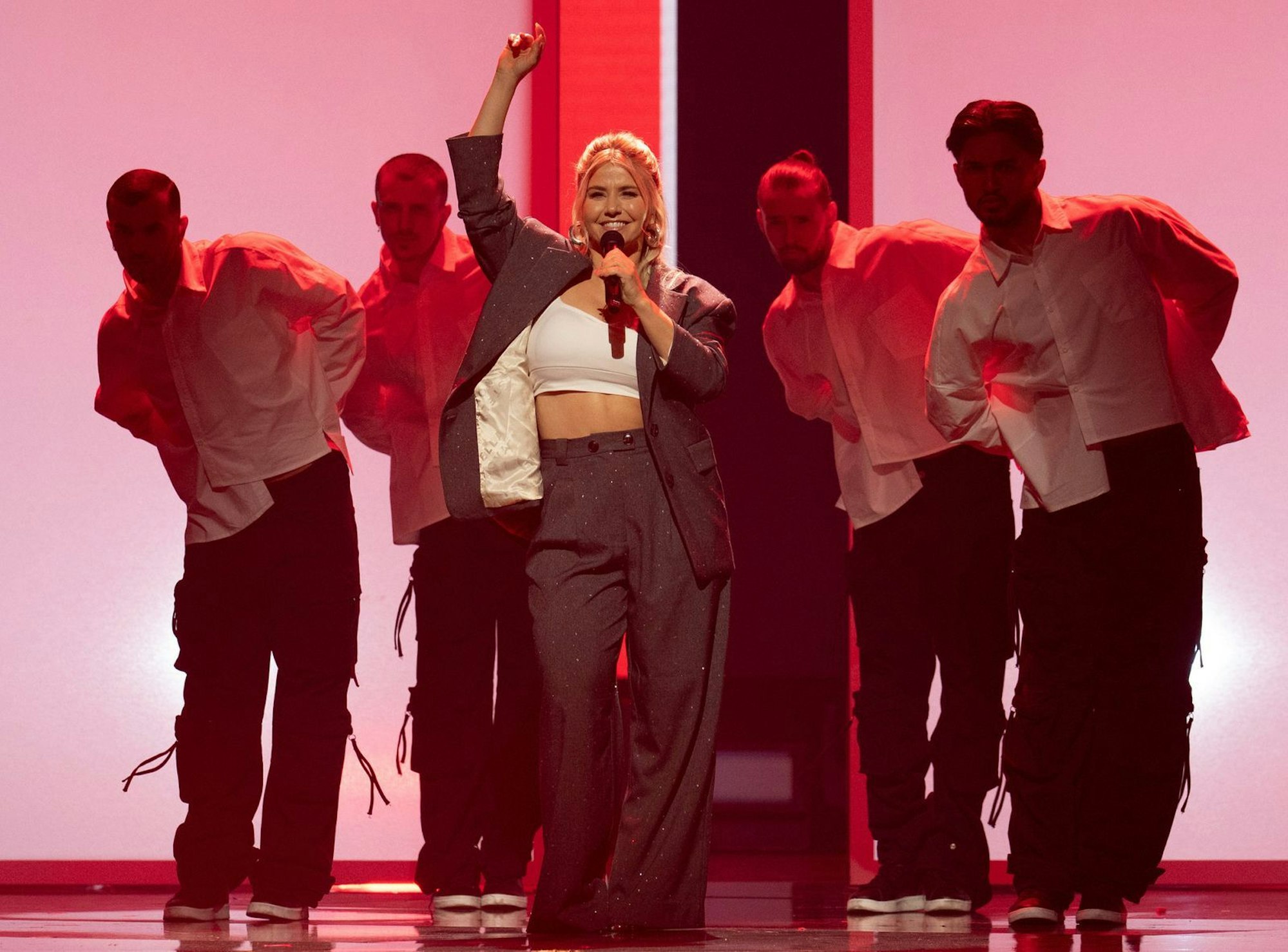 Beatrice Eglis neuer Hit spielt auch mit der Liebe. Allerdings sucht sie da ein „Alibi“. (Bild: ZDF / Sascha Baumann)