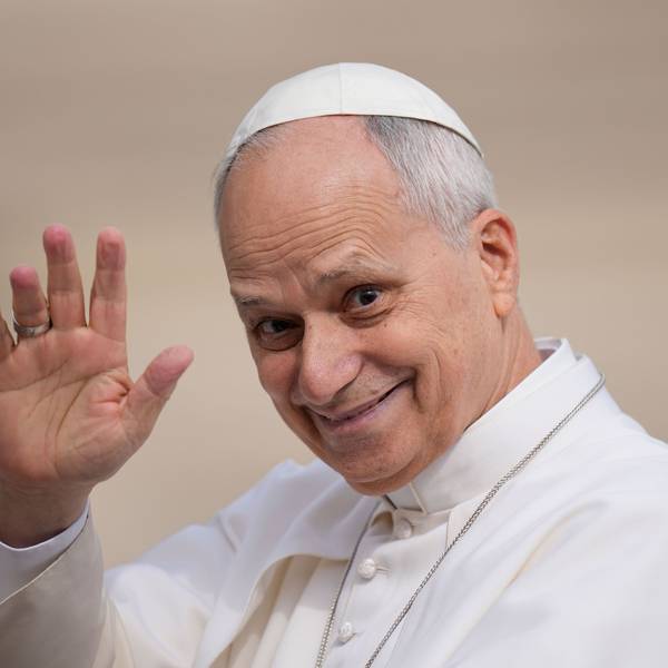 Papst Leo XIV. kommt zu seiner wöchentlichen Generalaudienz auf dem Petersplatz im Vatikan.
