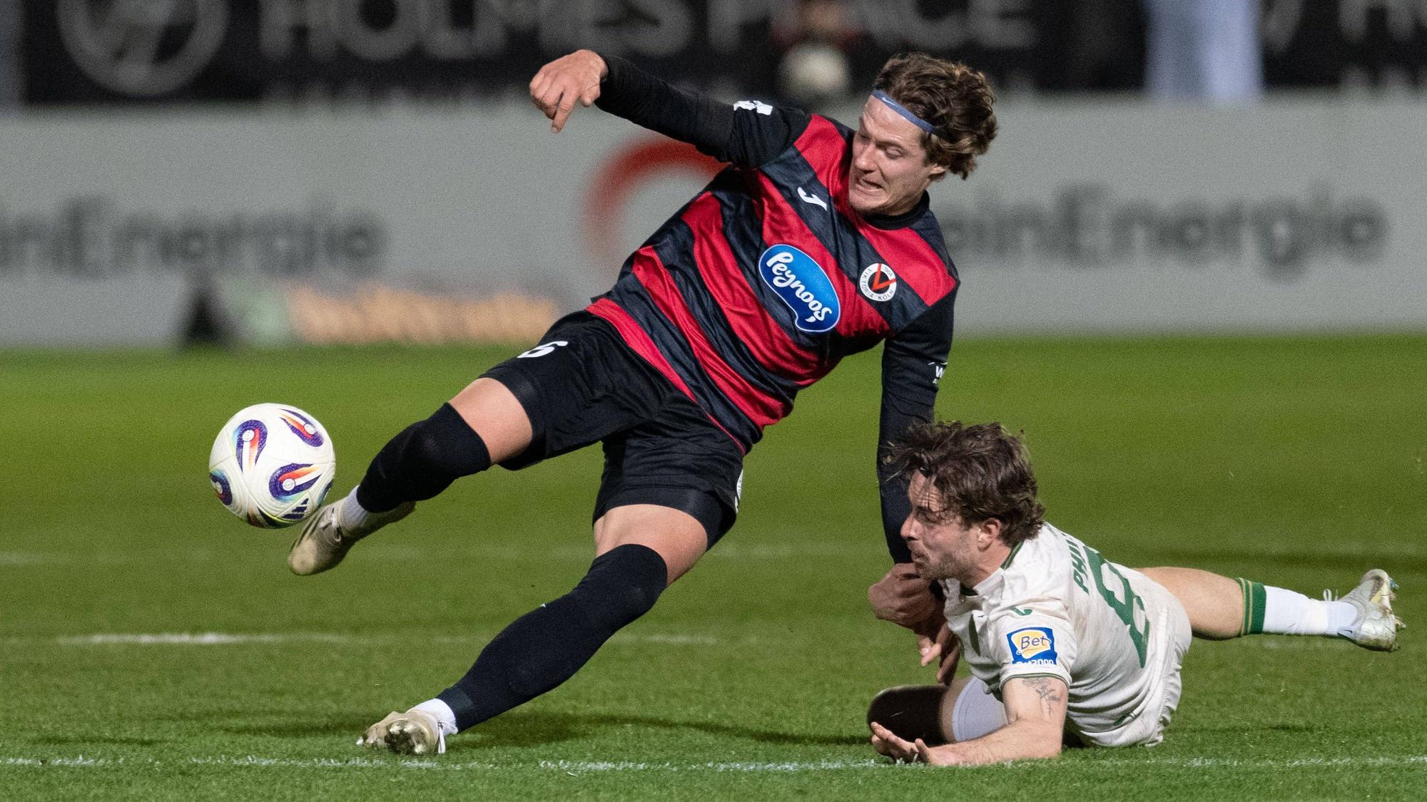 Tobias Eisenhuth 6 FC Viktoria Koeln wird gefoult von David Philipp 8 TSV 1860 Muenchen, FC Viktoria Koeln vs. TSV 1860 Muenchen, Fussball, 3. Liga, 28. Spieltag, 2025/2026, 06.03.2026 DFB regulations prohibit any use of photographs as image sequences and/or quasi-video Koeln Nordrhein-Westfalen Deutschland *** Tobias Eisenhuth 6 FC Viktoria Koeln is fouled by David Philipp 8 TSV 1860 Muenchen , FC Viktoria Koeln vs TSV 1860 Muenchen, Soccer, 3 Liga, 28 Matchday, 2025 2026, 06 03 2026 DFB regulations prohibit any use of photographs as image sequences and or quasi video Koeln Nordrhein Westfalen Germany Copyright: xkolbert-press/MarkusxVerwimpx