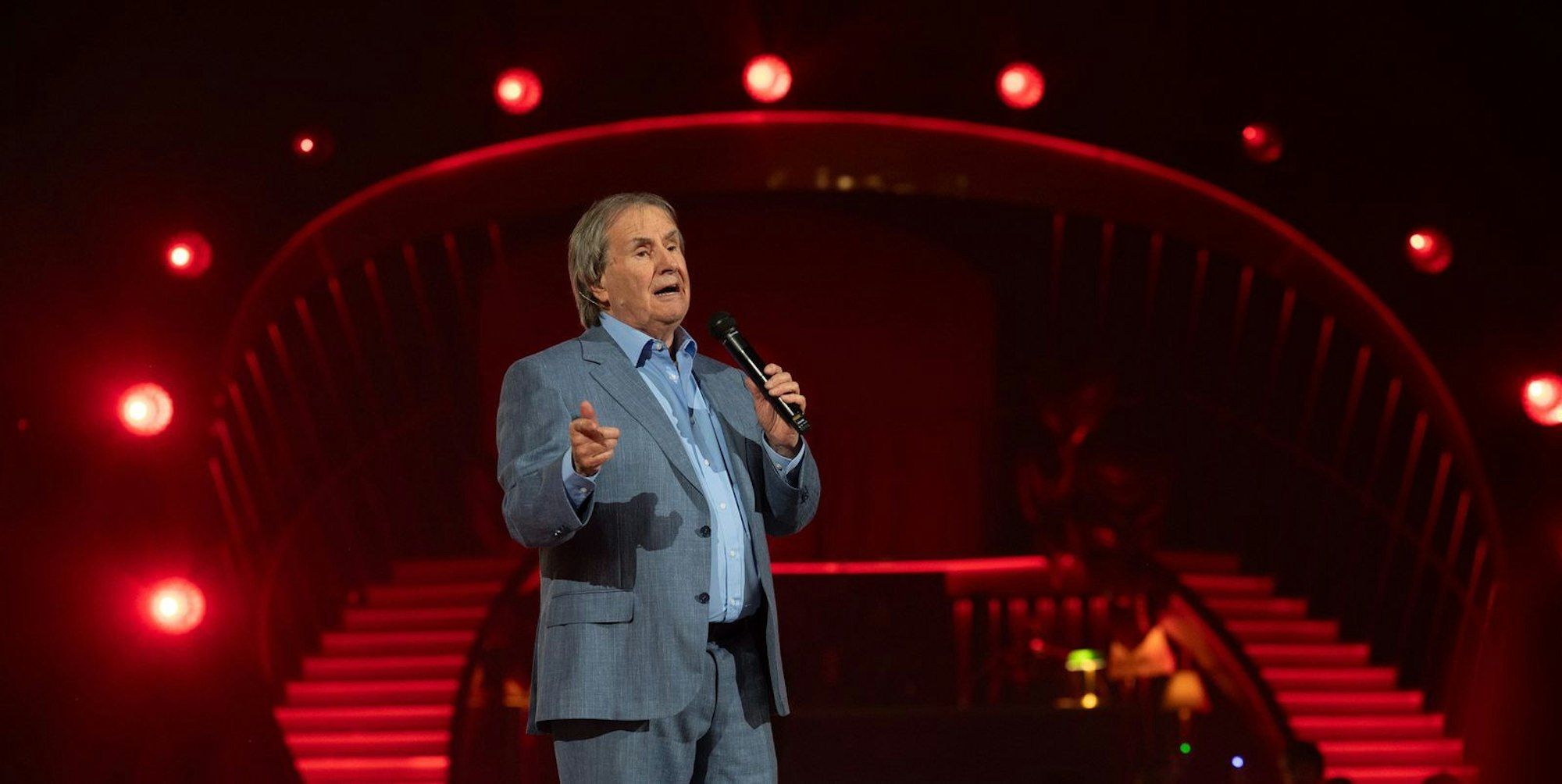 Superstar Chris de Burgh besang die Frau, die ihm musikalisch den größten Hit bescherte: „The Lady in Red“, einst geschrieben für seine Frau. (Bild: ZDF / Sascha Baumann)