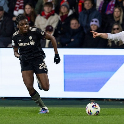 Google Pixel Frauen-Bundesliga: 1. FC Köln - FC Bayern München 15.03.2026 Marina Hegering 1. FC Köln, 33, Edna Imade FC Bayern München, 29 am 20. Spieltag der Google Pixel Frauen-Bundesliga im Spiel des 1. FC Köln gegen den FC Bayern München am 15.03.2026 im Franz-Kremer-Stadion in Köln, Deutschland. *** Google Pixel Womens Bundesliga 1 FC Köln FC Bayern München 15 03 2026 Marina Hegering 1 FC Köln, 33 , Edna Imade FC Bayern München, 29 on matchday 20 of the Google Pixel Womens Bundesliga in the match between 1 FC Köln and FC Bayern München on 15 03 2026 at Franz Kremer Stadion in Cologne, Germany Copyright: xBEAUTIFULxSPORTS/Meuselx