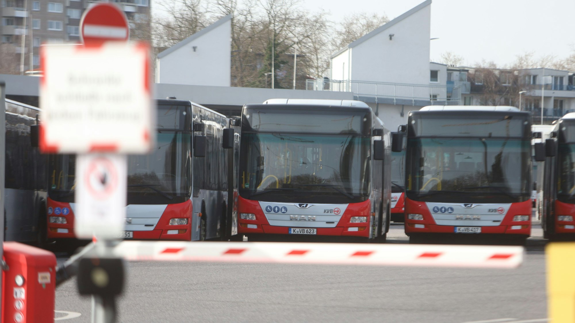 Das Busdepot Nord der KVB wird am Montag bestreikt.