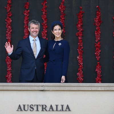 König Frederik X. und Königin Mary posieren während eines Besuchs des Australian War Memorial in Canberra, Australien.