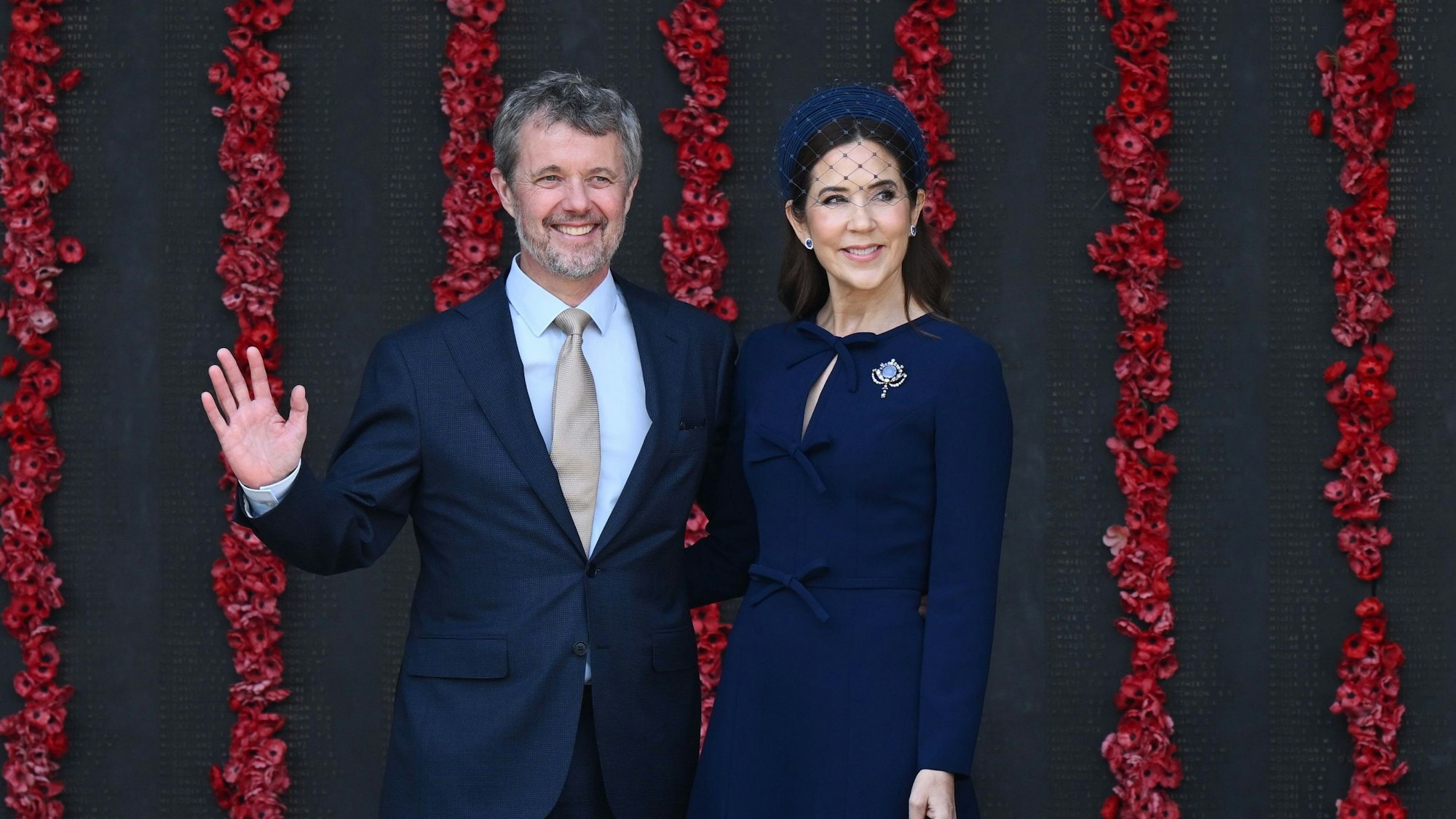 König Frederik X. und Königin Mary posieren während eines Besuchs des Australian War Memorial in Canberra, Australien.