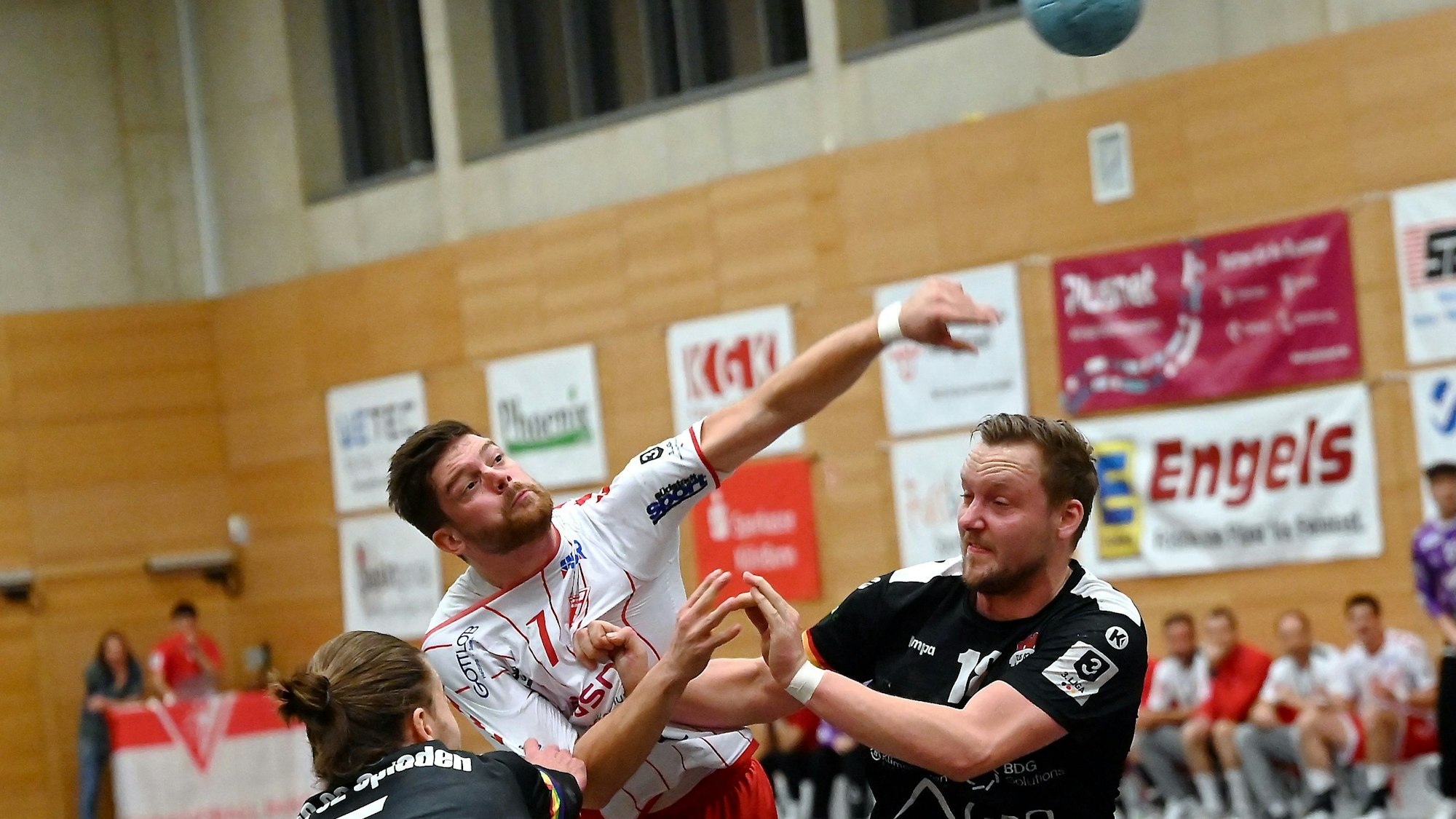 27.09.2024, Handball-Longericher SC Köln - TuS Opladen
mitte: Nico Pyszora (Longerich)
Foto: Uli Herhaus