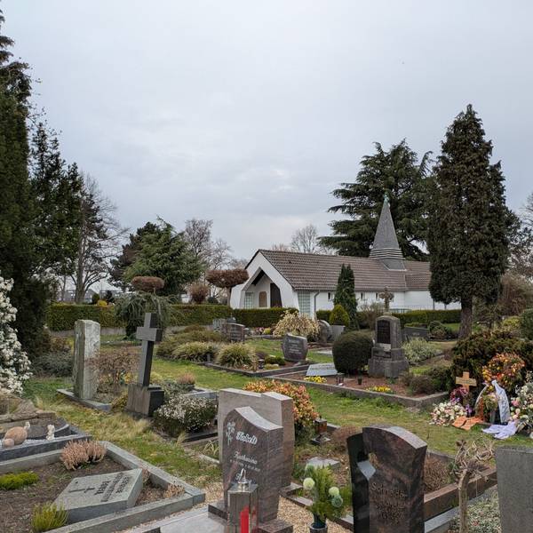 Der Friedhof in Hitdorf mit der Friedhofskapelle