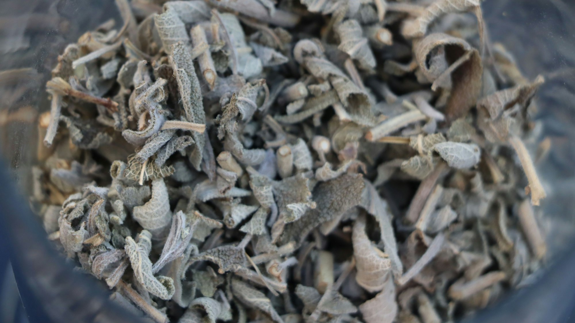 Zu sehen ist getrockneter Salbei.