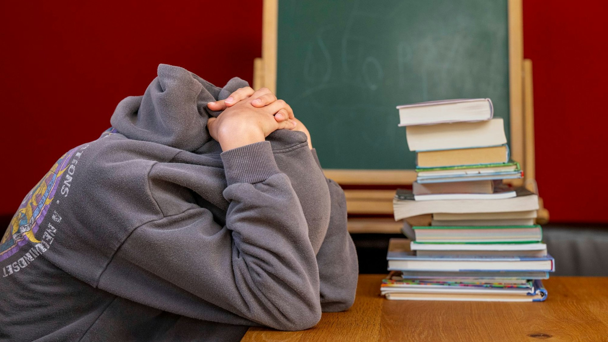 Damit es mit dem Lesen, Schreiben, Rechnen richtig gut klappt, müssen Kinder und Jugendliche sich in ihrem Schulen sicher, respektiert und gesehen fühlen. (Archivbild)
