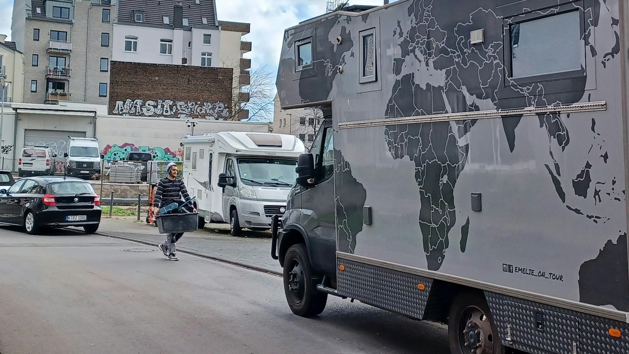 Wohnmobile auf dem Niehler Kirchweg