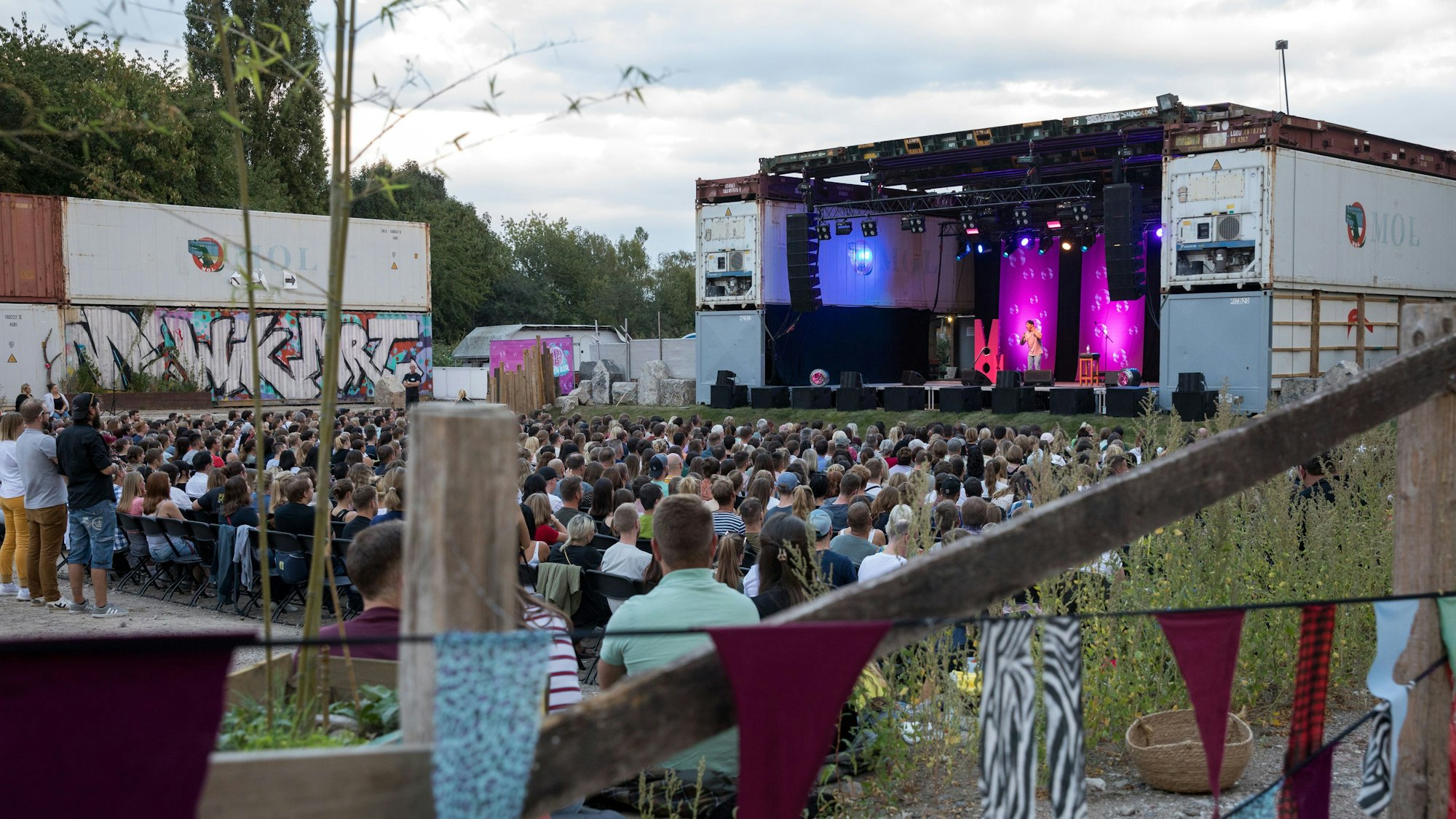 31.08.2022, Köln: Nightwash Live Open Air an der Südbrücke.
Auf der Bühne Tutty Tran.
Foto: Michael Bause