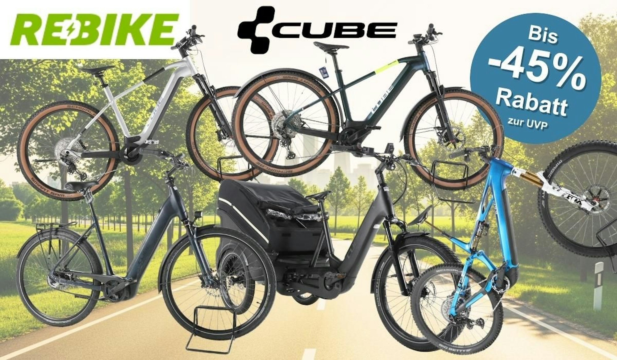 Mehrere refurbished Cube E-Bikes verschiedener Typen – Trekkingbike, Citybike, E-Lastenrad und E-Montainbike – vor grünem Parkpanorama mit Landstraße, mit Rebike- und Cube-Logo sowie dem Hinweis „Bis -45 % Rabatt zur UVP"
