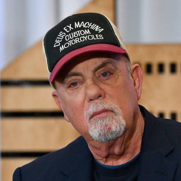 Billy Joel schaut ernst.