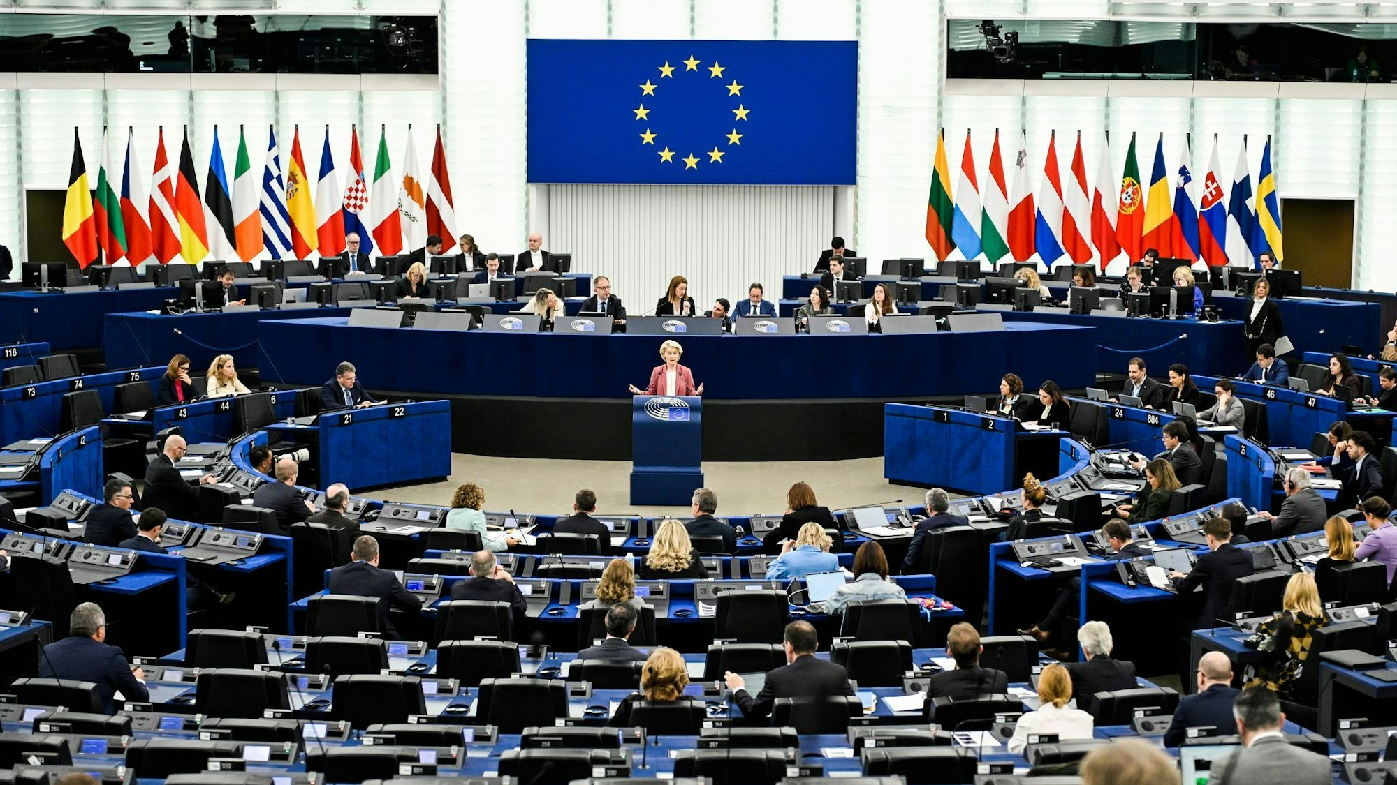 Die EVP ist im Europäischen Parlament die mit Abstand größte Fraktion - bei Abstimmungen braucht sich aber dennoch Partner. (Archivbild)