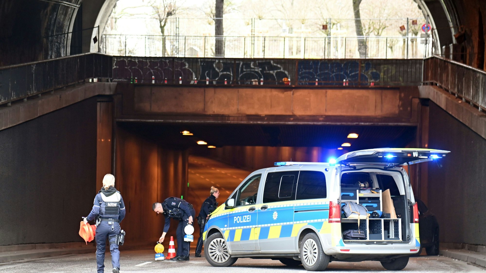 Der Rheinufertunnel war nach einem Unfall gesperrt, ist jetzt aber wieder einspurig befahrbar.