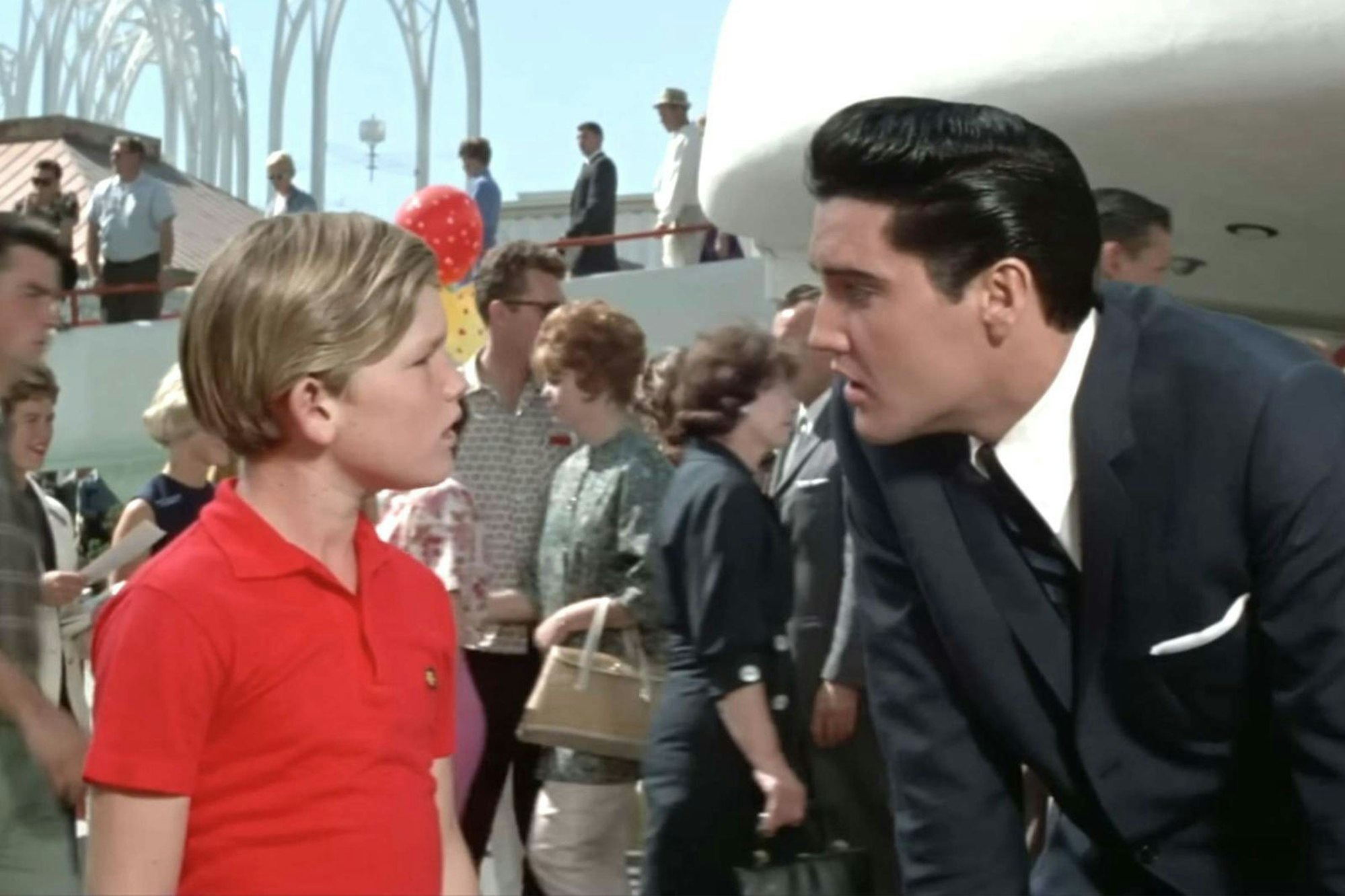 Elvis Presley (rechts) wirkte in über 30 Spielfilmen mit. Einmal traf er dabei auch auf den jungen Kurt Russell, der einen besonderen Auftrag von ihm erhielt. (Bild: MGM)