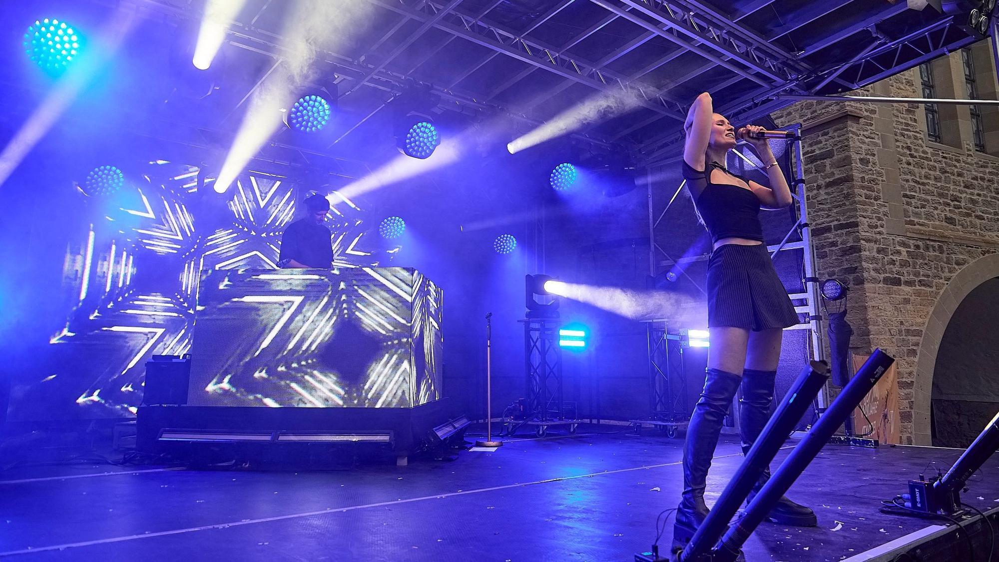 Als Topact bei „Summer in the city“ tritt das Duo „Glasperlenspiel“ auf.