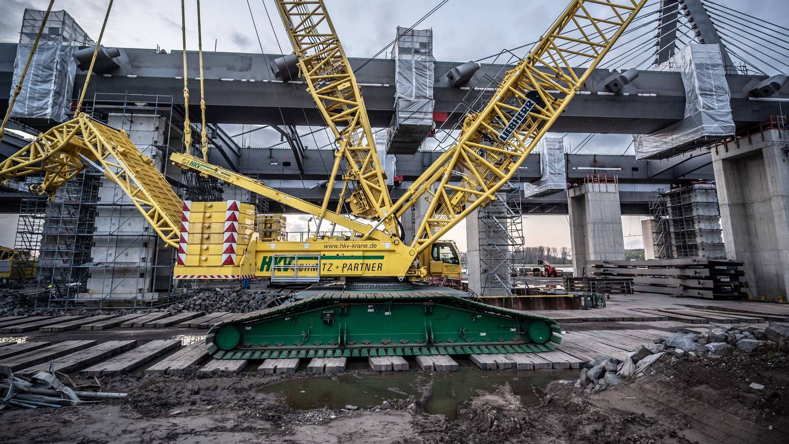 Leverkusener Brücke, Beginn des Baus des Brückenzwillings auf Merkenicher Seite Bild: Ralf Krieger