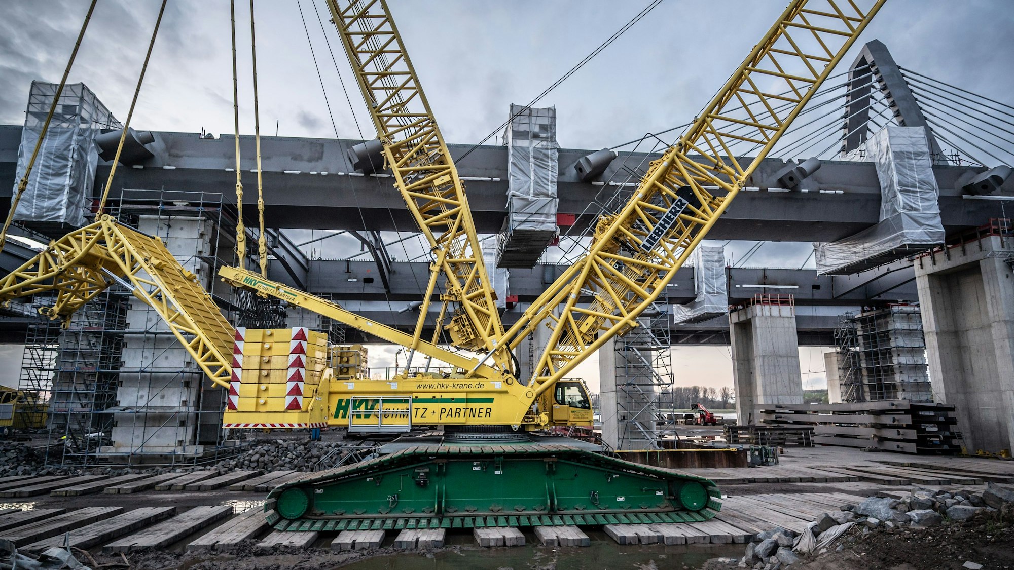 Leverkusener Brücke, Beginn des Baus des Brückenzwillings auf Merkenicher Seite Bild: Ralf Krieger