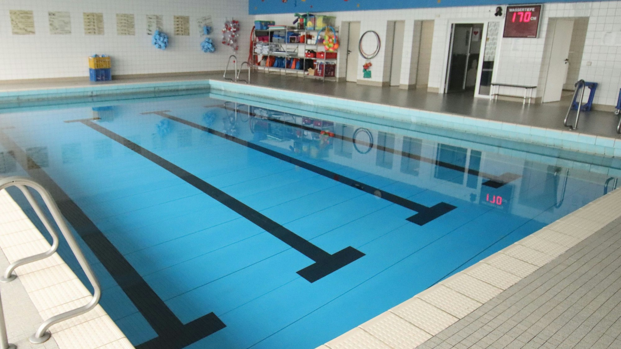Das Foto zeigt die Schwimmhalle in Reichshof-Wildbergerhütte.