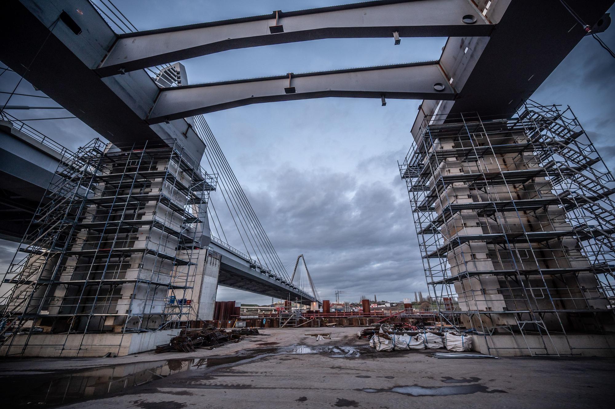 Leverkusener Brücke, Beginn des Baus des Brückenzwillings auf Merkenicher Seite