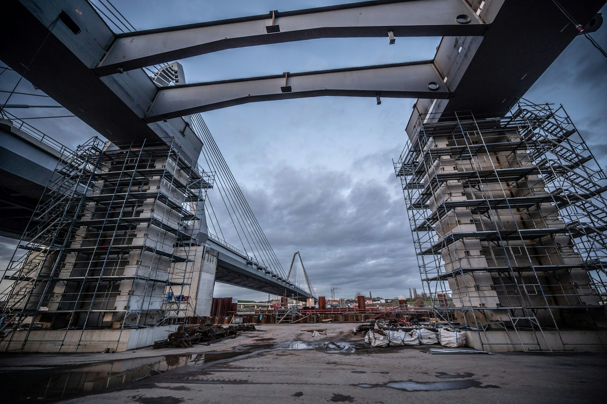 Leverkusener Brücke, Beginn des Baus des Brückenzwillings auf Merkenicher Seite