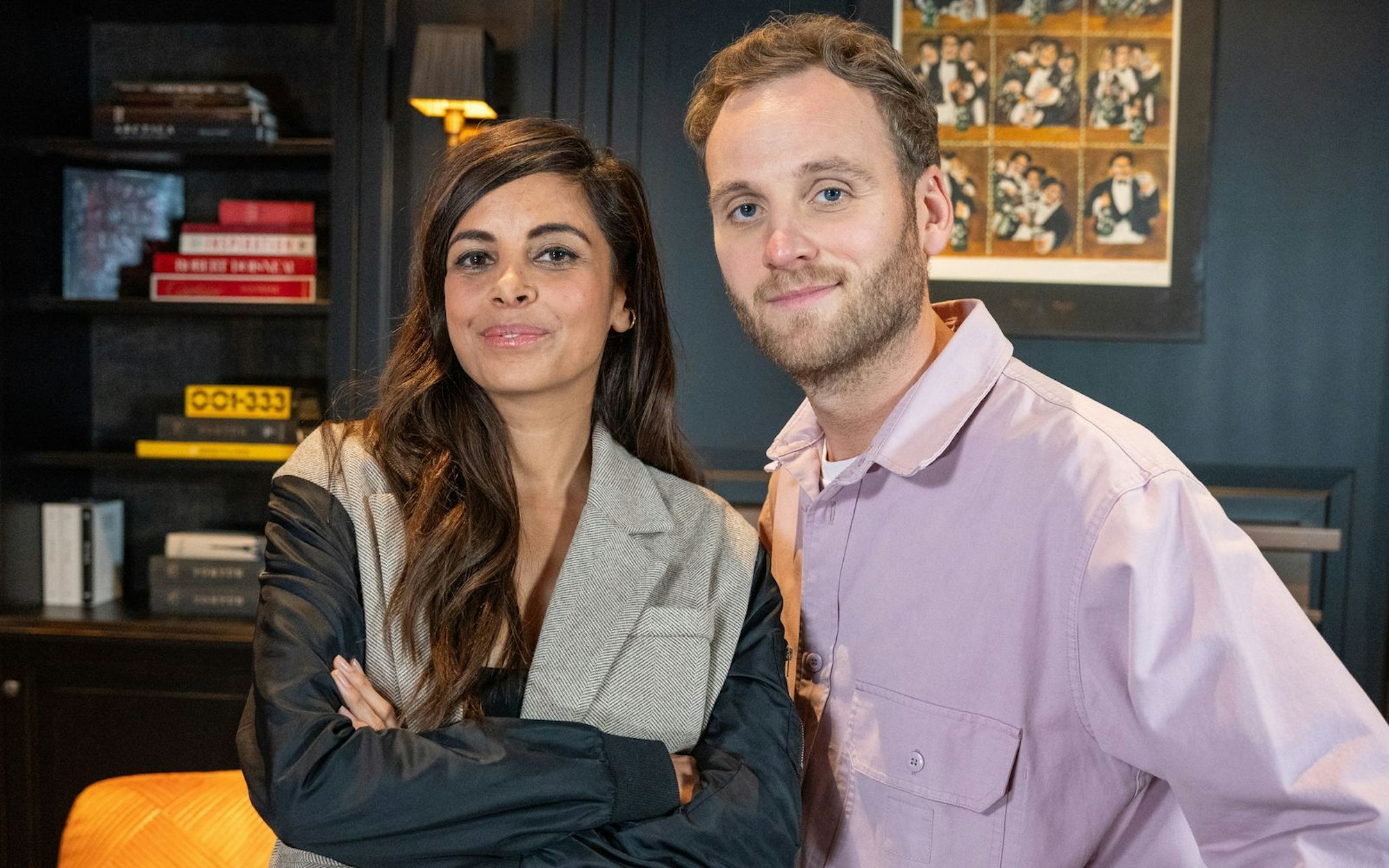 Mit Psychologe Leon Windscheid spricht Collien Fernandes in der ZDF-Reportage „Terra Xplore: Trennung - und jetzt?“ über ihre Zukunftspläne nach dem Ende ihrer langjährigen Beziehung. (Bild: ZDF/Marius Fuchtmann)