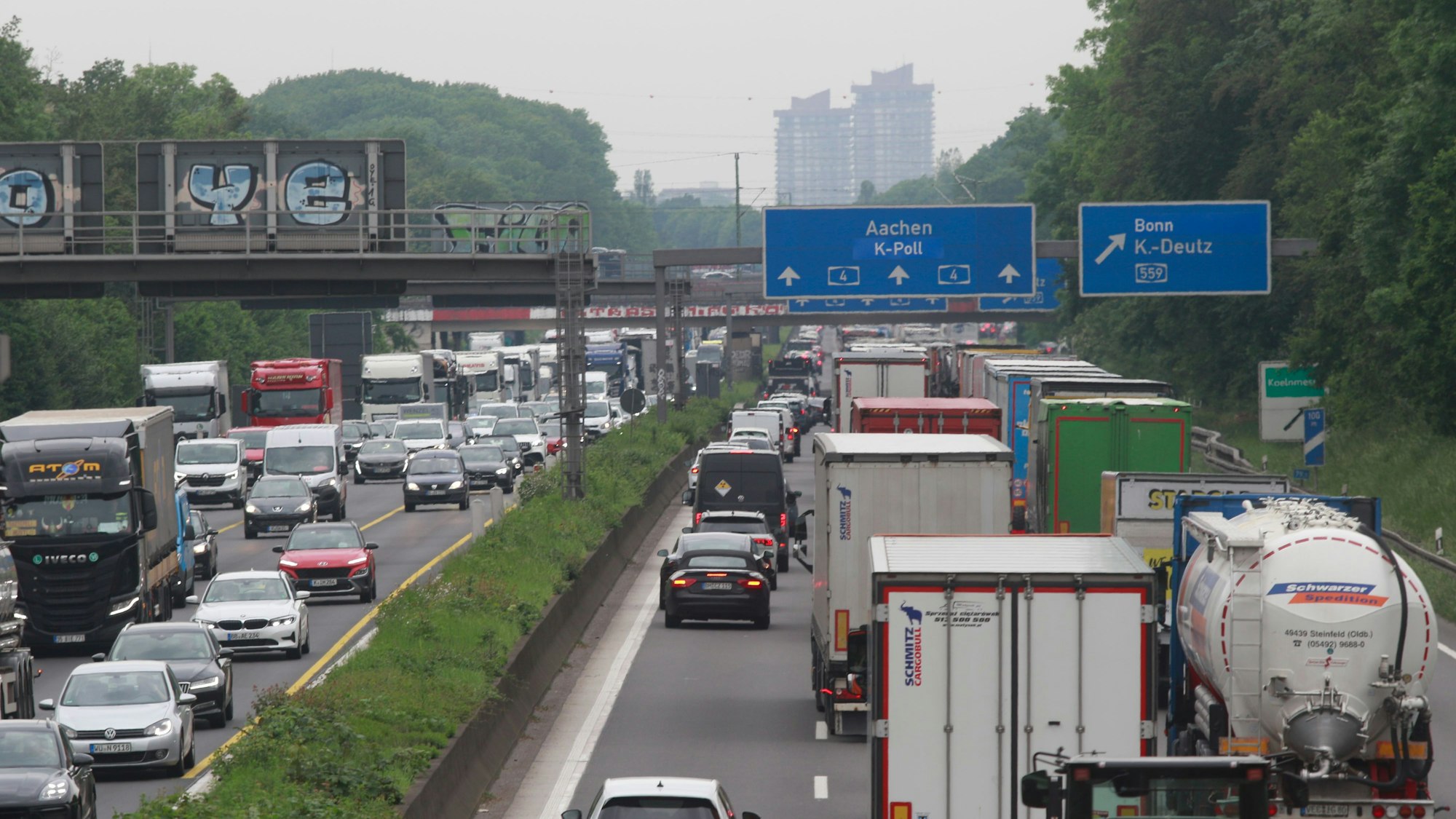 Stau am Autobahndreieck Heumar (Archivbild)