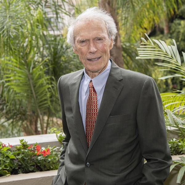 Clint Eastwood posiert.