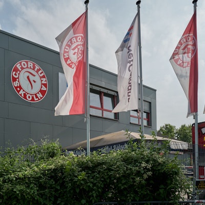 Die Geschäftsstelle von Fortuna Köln ist mit den Vorbereitungen für einen potenziellen Aufstieg beschäftigt.