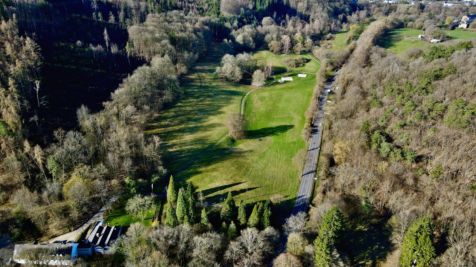 Das Luftbild zeigt die Stelle, an der die Grundschule Bad Münstereifel errichtet werden soll.