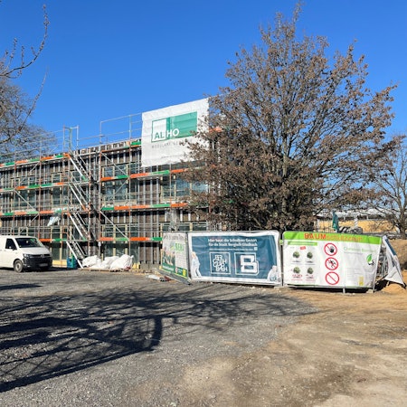 Der Rohbau des neuen Gebäudes steht.