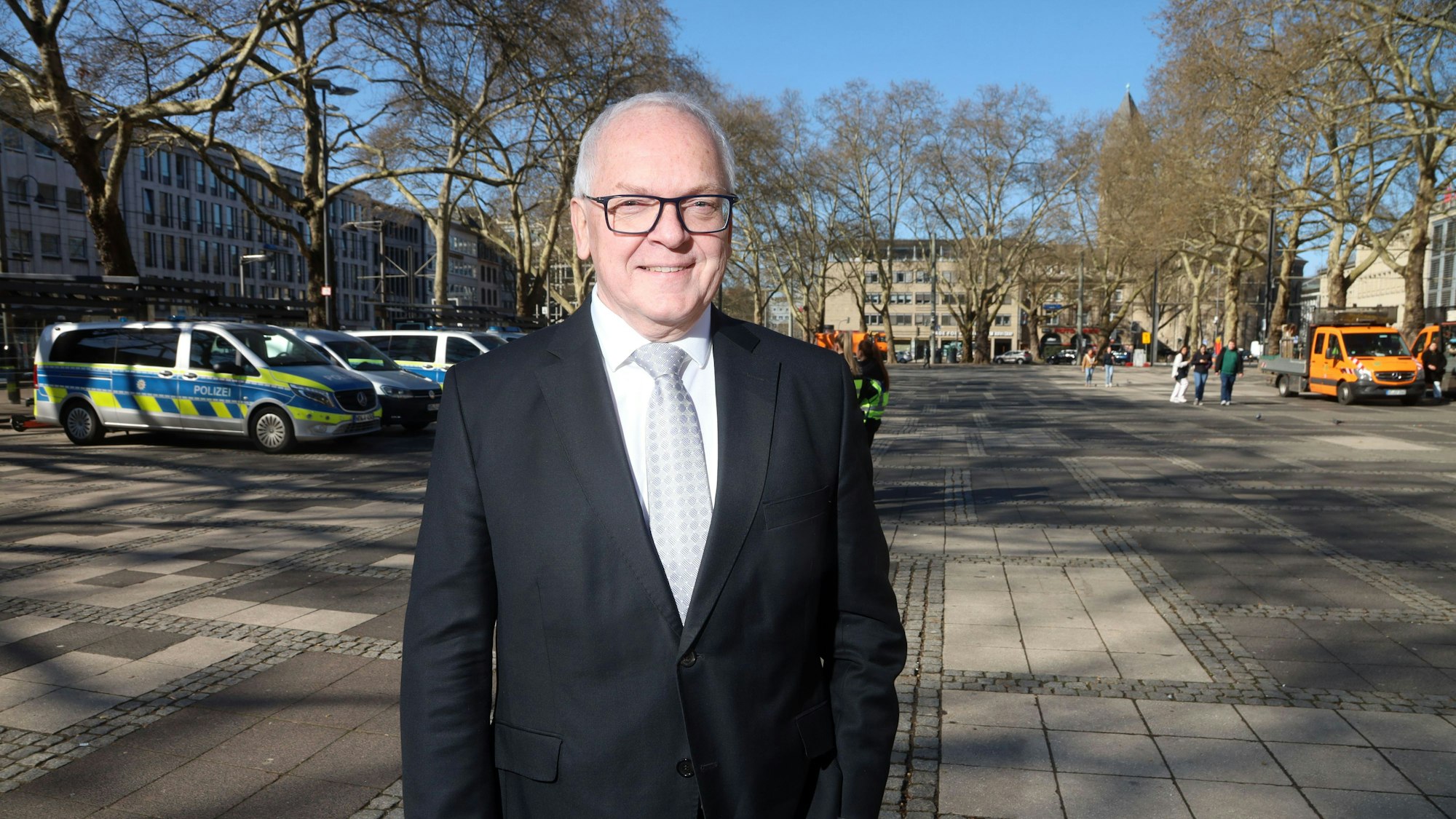 Polizeipräsident Johannes Hermanns bei der Vorstellung der Einsatzbilanz auf dem Neumarkt.