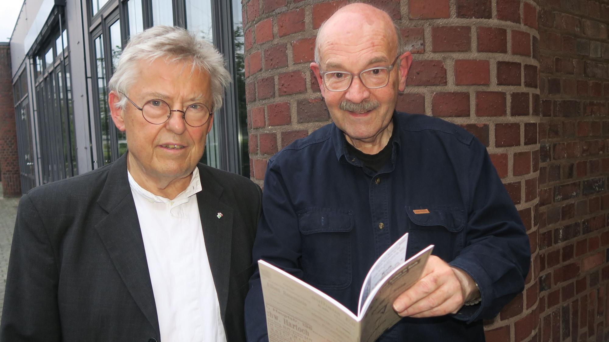 Geschichtswerkstatt Kalk: Fritz Bilz und Peter Zillig (v. l.) stellten den Band "Jüdinnen und Juden in Kalk" vor.