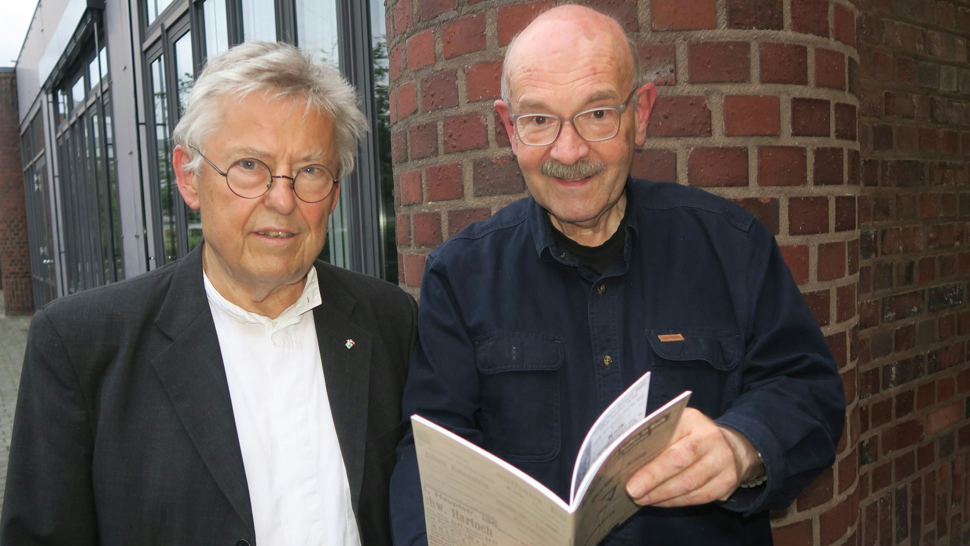 Geschichtswerkstatt Kalk: Fritz Bilz und Peter Zillig (v. l.) stellten den Band "Jüdinnen und Juden in Kalk" vor.