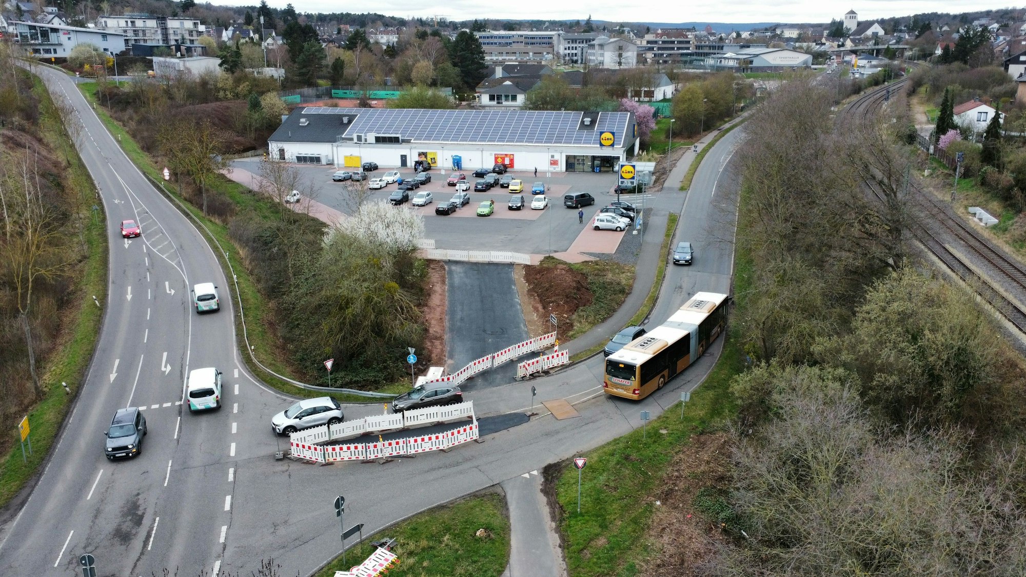 Drohnenaufnahme des Einmündungsbereichs von L61 und Feytalstraße im März 2026.