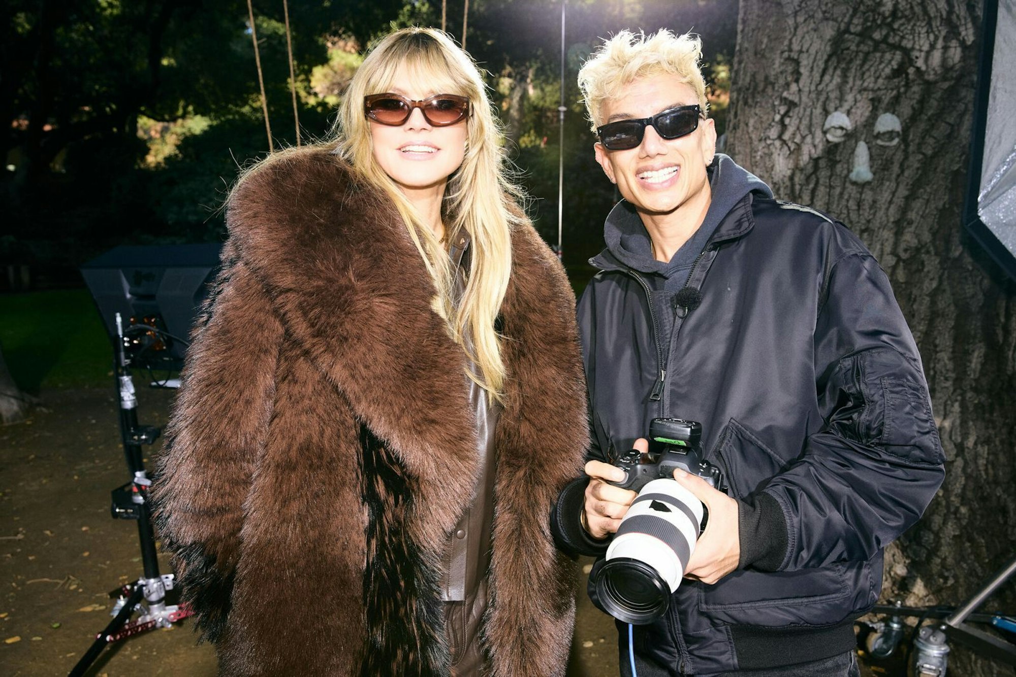 Heidi Klum und Fotograf Vijat Mohindra wollen von den Models Leidenschaft sehen. (Bild: ProSieben/Max Montgomery)