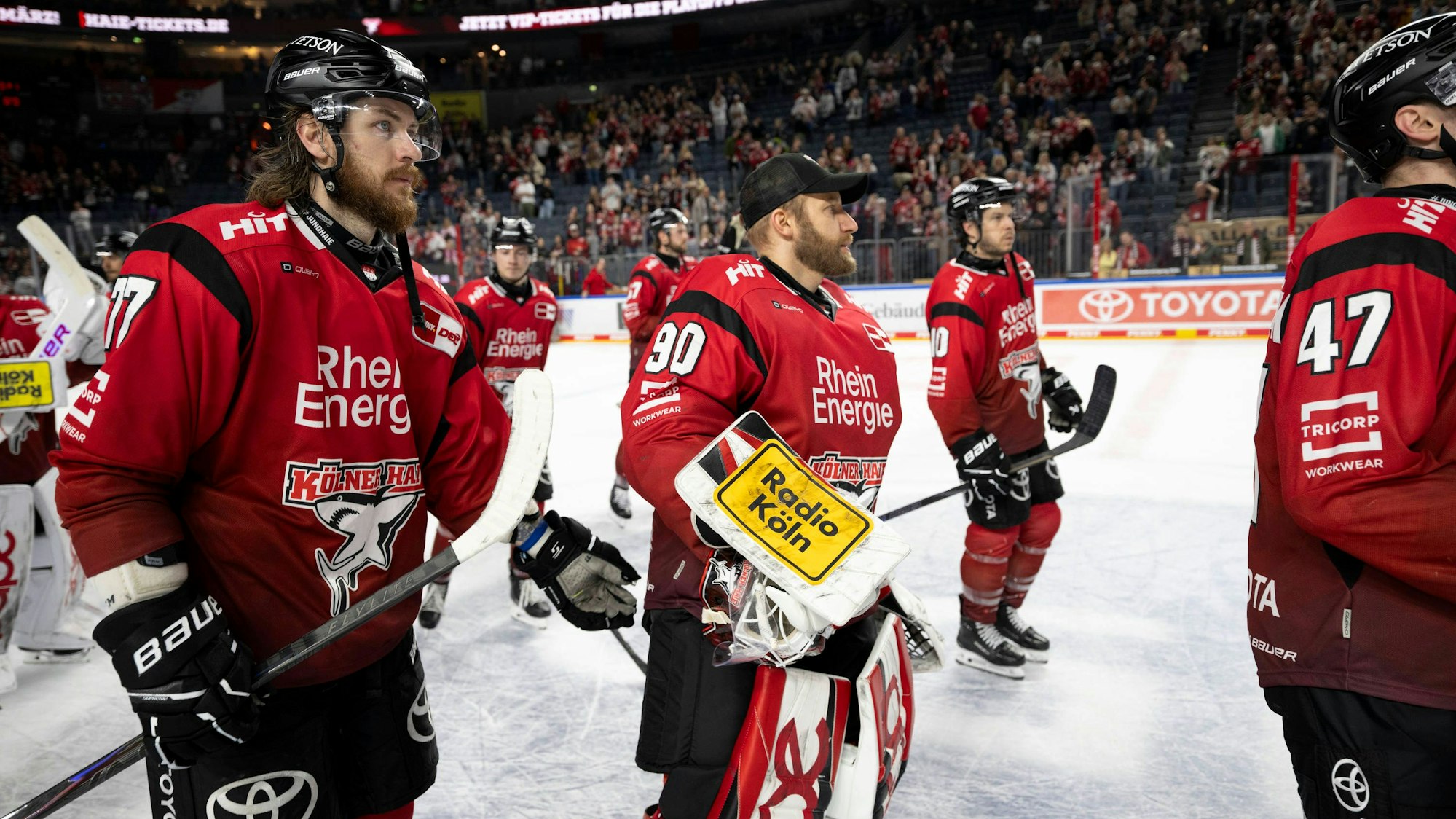 PENNY DEL 1 Kölner Haie - Eisbären Berlin Köln, 08.03.2026 Ryan Macinnis Kölner Haie, Sturm, 77 Felix Brückmann Kölner Haie, Torwart, 90 Tanner Kero Kölner Haie, Sturm, 10 PENNY DEL 1 Kölner Haie - Eisbären Berlin am 08.03.2026 in der Lanxess Arena in Köln Deutschland. *** PENNY DEL 1 Kölner Haie Eisbären Berlin Cologne, 08 03 2026 Ryan Macinnis Kölner Haie, Sturm, 77 Felix Brückmann Kölner Haie, Torwart, 90 Tanner Kero Kölner Haie, Sturm, 10 PENNY DEL 1 Kölner Haie Eisbären Berlin on 08 03 2026 at the Lanxess Arena in Cologne Germany Copyright: xBEAUTIFULxSPORTS/AndreasxDickx