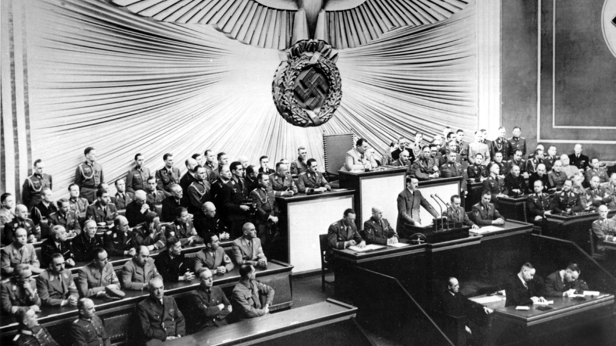 Hitler spricht am 1. September in der Krolloper.