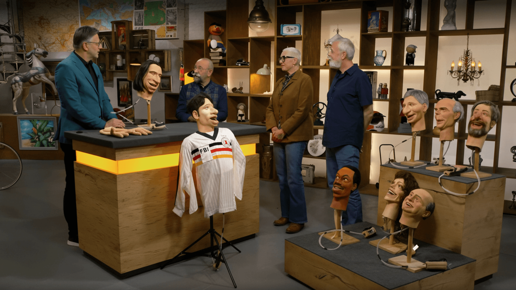 Diese Gummipuppen sorgen bei „Bares für Rares“ für Staunen.