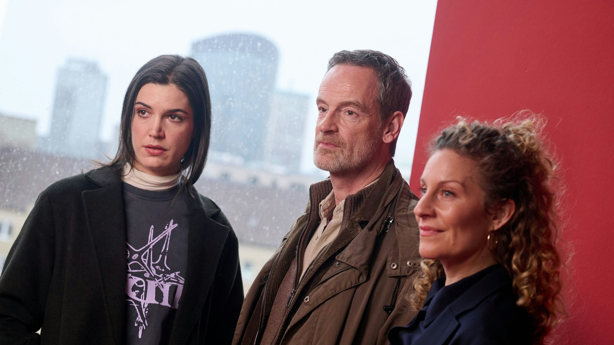 Die neue TV-Kommissarin Sophia Mercedes Burtscher als Hauptkommissarin Leo Sturm, Jörg Hartmann als TV-Hauptkommissar Peter Faber und Alessija Lause als Leiterin der Mordkommission, Ira Klasnic (v.l.).