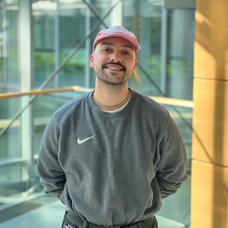 Mertcan Usluer ist bei Social Media als „Gynäkollege“ erfolgreich.