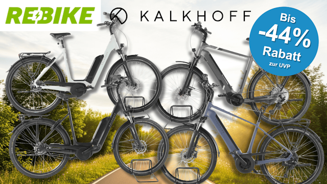 4 unterschiedliche E-Bikes von Kalkhoff vor einem Fahrradweg.
