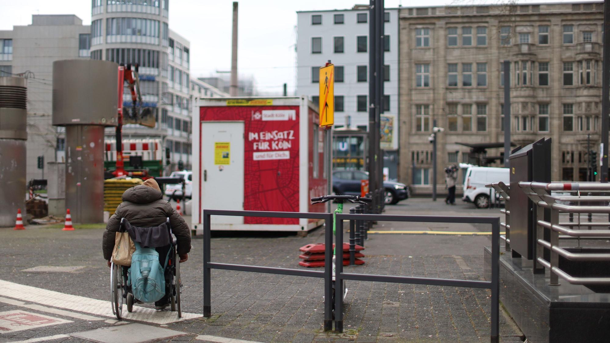 Der Container auf dem Neumarkt dient als Anlaufstelle für die Anwohner.